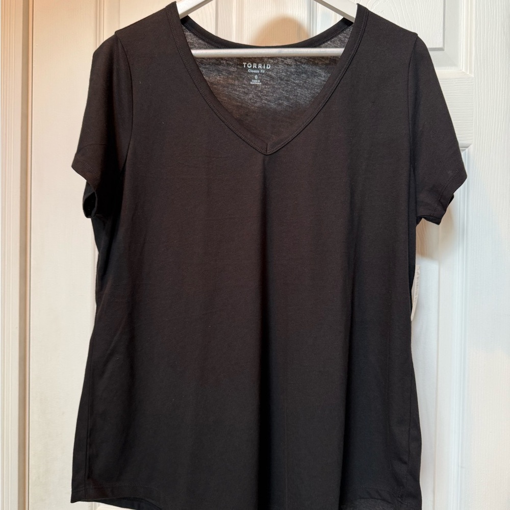 Torrid Classic Black V-Neck Short Sleeve Tee